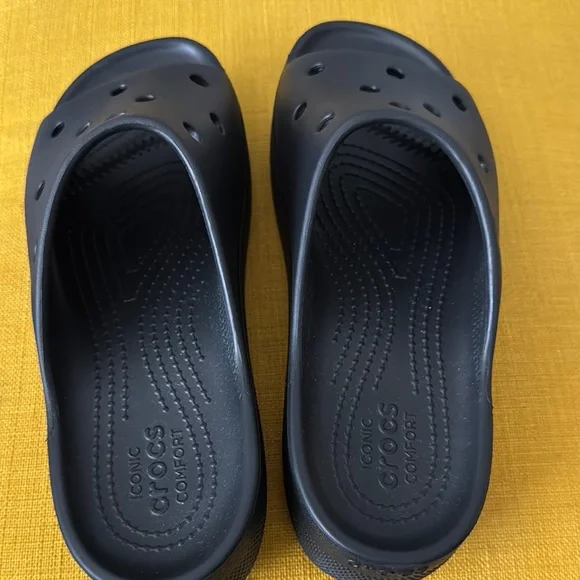 Crocs Women’s Black Slide Sandals NWOT - Picture 3 of 4